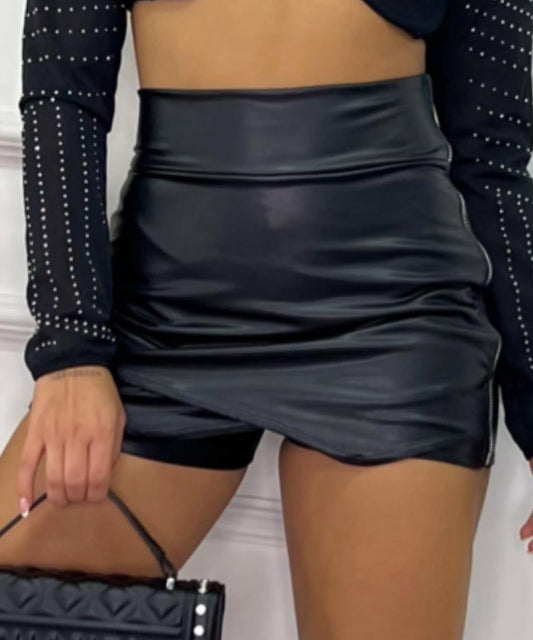 Falda cuerina